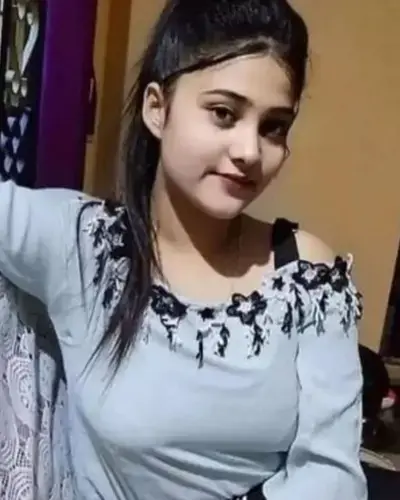 Karli Escort